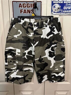 BTL Baggy Camo Cargo Shorts - Olive/Black/White